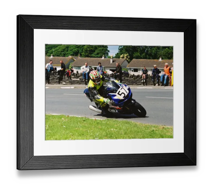 Framed Print : Jeff Jones (Suzuki) 2004 Formula One TT Framed Print : Jeff Jones (Suzuki) 2004 Formula One TT