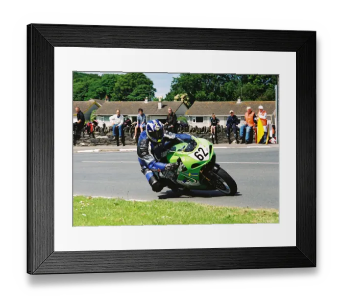 Framed Print : Martin Hamberg (Suzuki) 2004 Formula One TT Framed Print : Martin Hamberg (Suzuki) 2004 Formula One TT