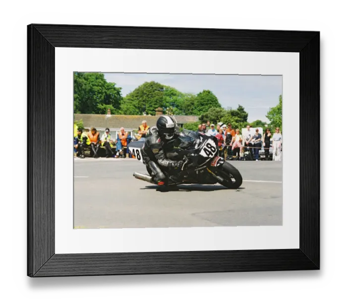 Framed Print : Derran Slous (Kawasaki) 2004 Formula One TT Framed Print : Derran Slous (Kawasaki) 2004 Formula One TT