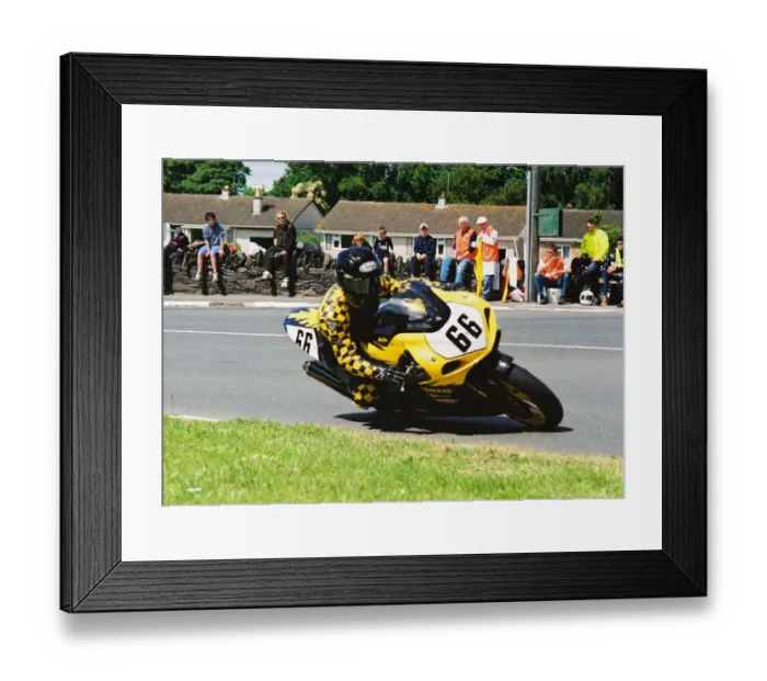 Framed Print : Anita Buxton (Suzuki) 2004 Formula One TT Framed Print : Anita Buxton (Suzuki) 2004 Formula One TT