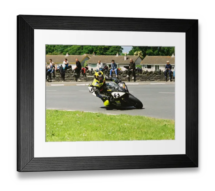 Framed Print : John Donnan (Yamaha) 2004 Formula One TT Framed Print : John Donnan (Yamaha) 2004 Formula One TT