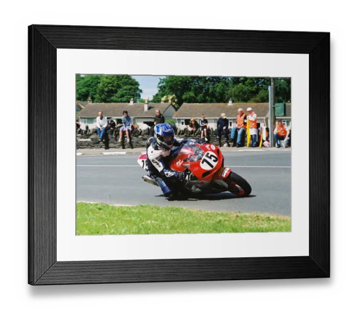 Framed Print : Mark Harland (Suzuki) 2004 Formula One TT Framed Print : Mark Harland (Suzuki) 2004 Formula One TT