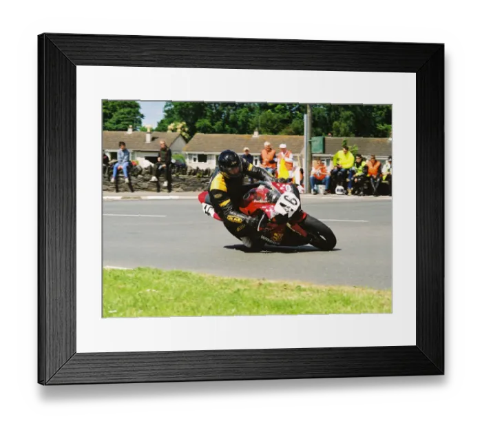Framed Print : Ian Smith (Yamaha) 2004 Formula One TT Framed Print : Ian Smith (Yamaha) 2004 Formula One TT