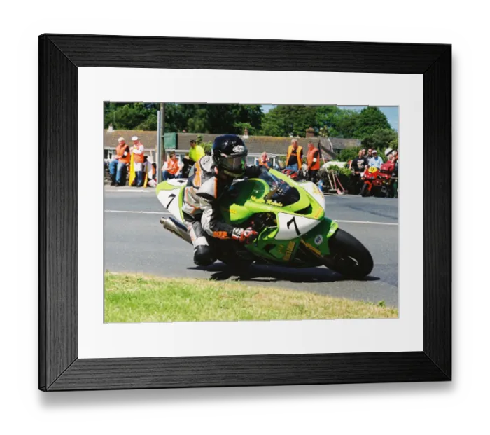 Framed Print : Shaun Harris (Kawasaki) 2004 Formula One TT Framed Print : Shaun Harris (Kawasaki) 2004 Formula One TT