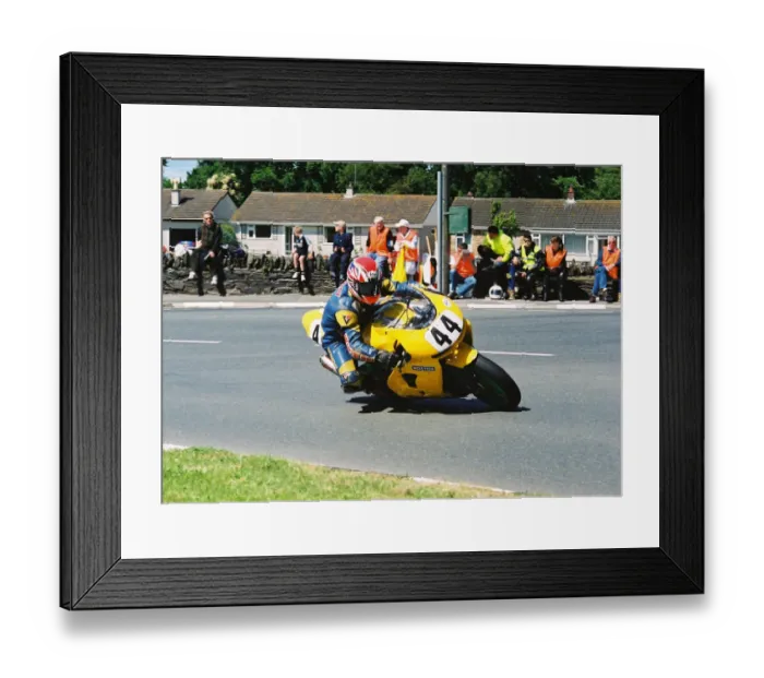 Framed Print : Paul Dobbs (Kawasaki) 2004 Formula One TT Framed Print : Paul Dobbs (Kawasaki) 2004 Formula One TT