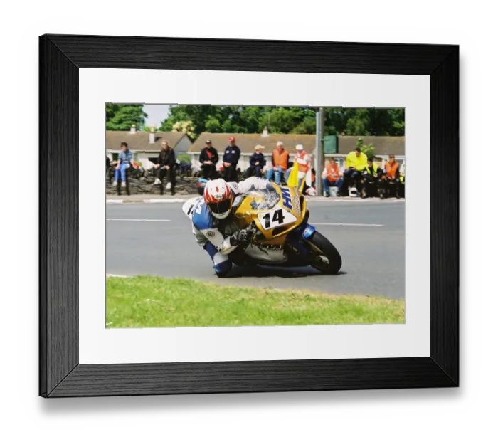 Framed Print : Gary Carswell (Suzuki) 2004 Formula One TT Framed Print : Gary Carswell (Suzuki) 2004 Formula One TT