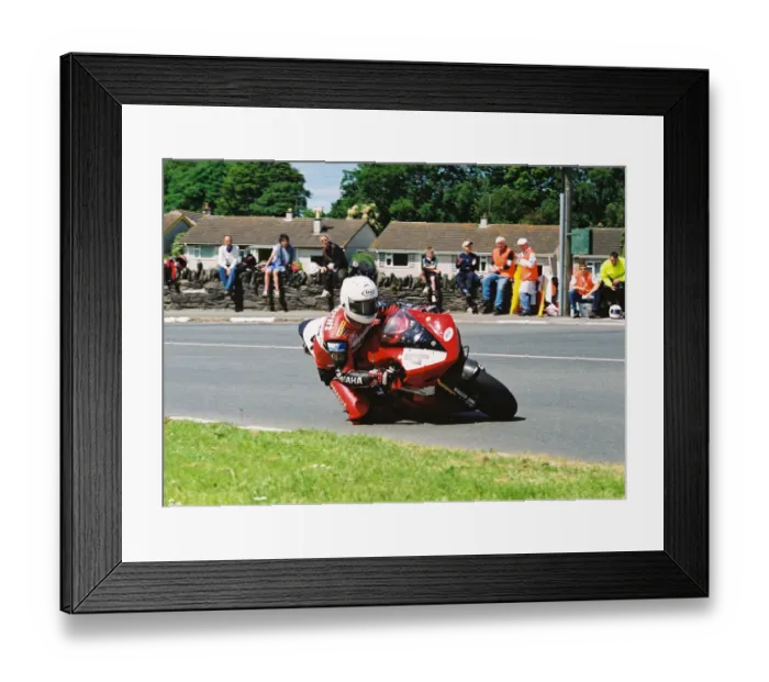 Framed Print : Jason Griffiths (Yamaha) 2004 Formula One TT Framed Print : Jason Griffiths (Yamaha) 2004 Formula One TT