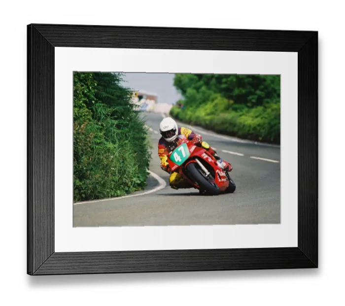 Framed Print : Steve Linsdell (Yamaha) 2004 Lightweight 400 TT Framed Print : Steve Linsdell (Yamaha) 2004 Lightweight 400 TT