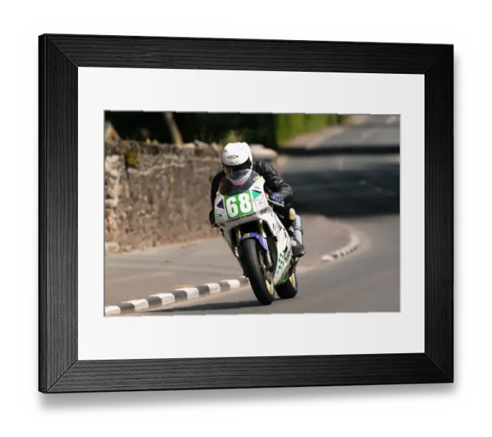 Framed Print : Paddy Martin (Honda) 2004 Lightweight 400 TT Framed Print : Paddy Martin (Honda) 2004 Lightweight 400 TT