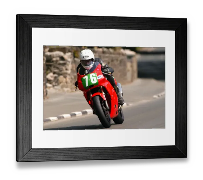 Framed Print : Derek Whalley (Honda) 2004 Lightweight 400 TT Framed Print : Derek Whalley (Honda) 2004 Lightweight 400 TT