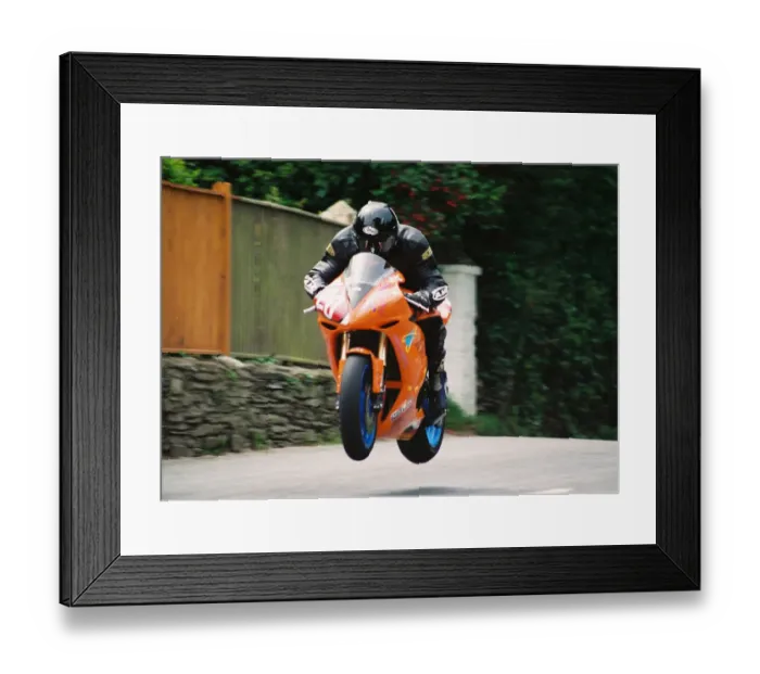 Framed Print : Ian Armstrong (Yamaha) 2004 Production 1000 TT Framed Print : Ian Armstrong (Yamaha) 2004 Production 1000 TT