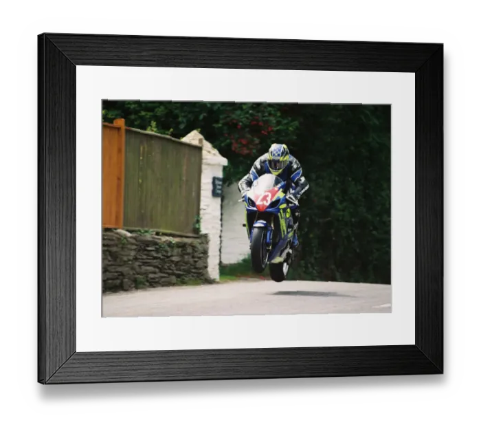 Framed Print : Jim Hodson (Suzuki) 2004 Production 1000 TT Framed Print : Jim Hodson (Suzuki) 2004 Production 1000 TT