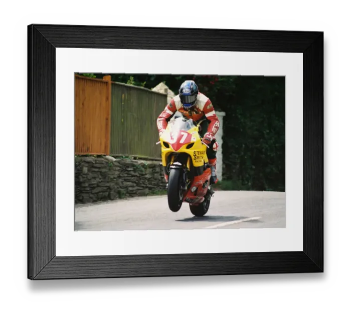 Framed Print : Craig Atkinson (Suzuki) 2004 Production 1000 TT Framed Print : Craig Atkinson (Suzuki) 2004 Production 1000 TT