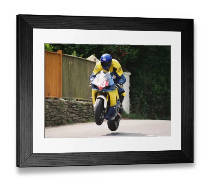 Framed Print : Alan Connor (Suzuki) 2004 Production 1000 TT Framed Print : Alan Connor (Suzuki) 2004 Production 1000 TT