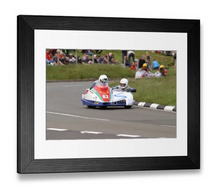 Framed Print : Steve Sinnott & Dave Corlett (Molyneux Kawasaki) 2004 Sidecar TT Framed Print : Steve Sinnott & Dave Corlett (Molyneux Kawasaki) 2004 Sidecar TT