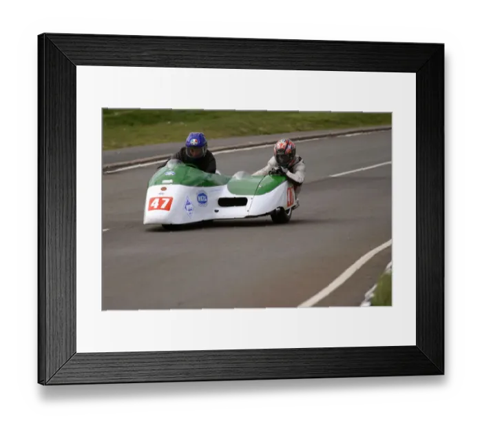 Framed Print : David Stone & Kerry Williams (Shand Yamaha) 2004 Sidecar TT Framed Print : David Stone & Kerry Williams (Shand Yamaha) 2004 Sidecar TT