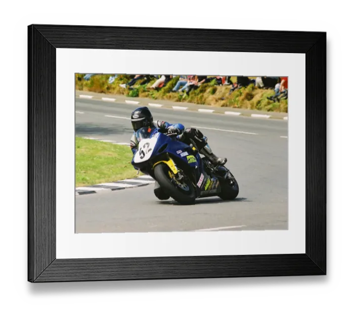 Framed Print : George Spence (Yamaha) 2004 Formula One TT Framed Print : George Spence (Yamaha) 2004 Formula One TT