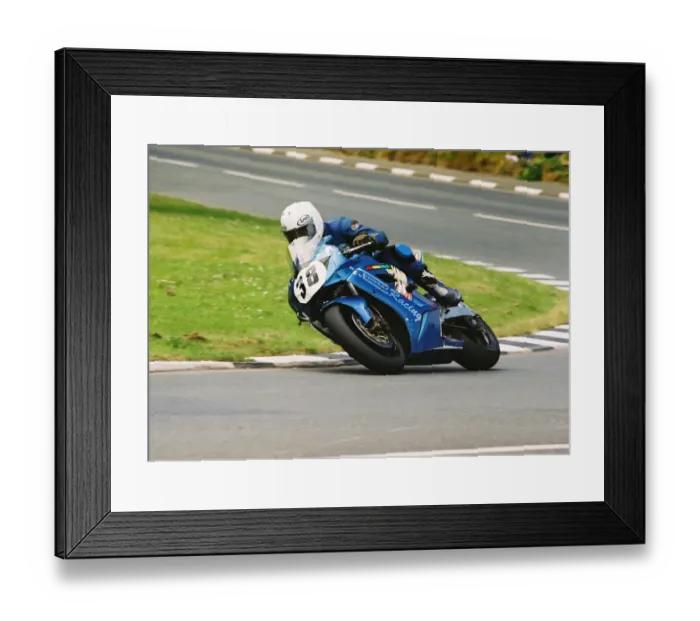 Framed Print : Victor Gilmore (Honda) 2004 Formula One TT Framed Print : Victor Gilmore (Honda) 2004 Formula One TT