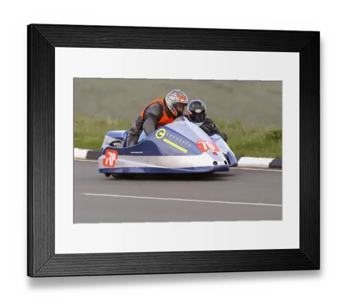 Framed Print : Alan Molyneux & David Beattie (Shelbourne Honda) 2004 Sidecar TT Framed Print : Alan Molyneux & David Beattie (Shelbourne Honda) 2004 Sidecar TT