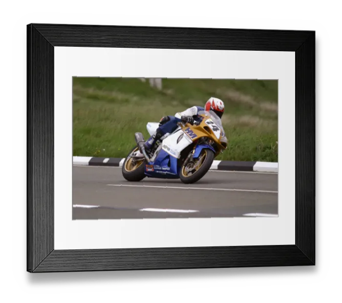 Framed Print : Gary Carswell (Suzuki) 2004 Formula One TT Framed Print : Gary Carswell (Suzuki) 2004 Formula One TT