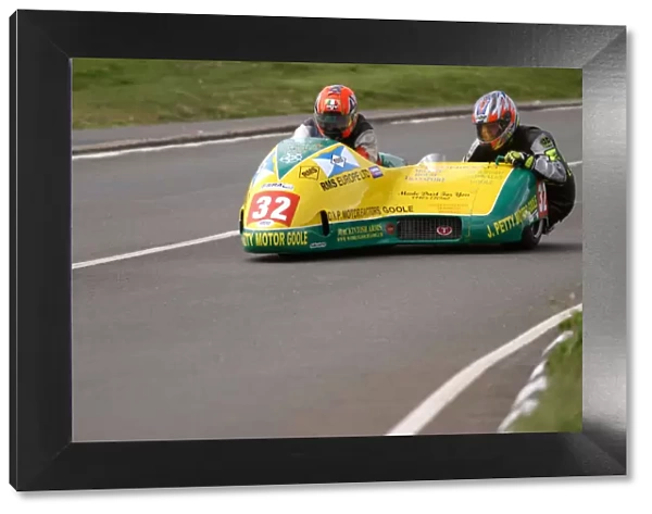 Brian Alflatt & Guy Lowe (Baker Honda) 2004 Sidecar TT