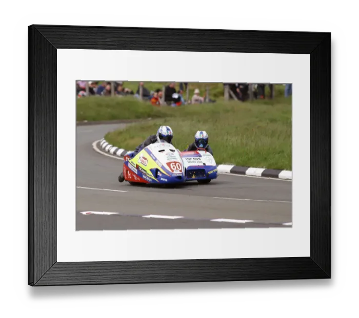 Framed Print : Michael Stewart & Andrew Baxter (Windle Yamaha) 2004 Sidecar TT Framed Print : Michael Stewart & Andrew Baxter (Windle Yamaha) 2004 Sidecar TT
