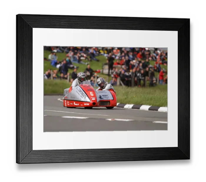 Framed Print : Gary Bryan & Steven Hedison (Baker Yamaha) 2004 Sidecar TT Framed Print : Gary Bryan & Steven Hedison (Baker Yamaha) 2004 Sidecar TT