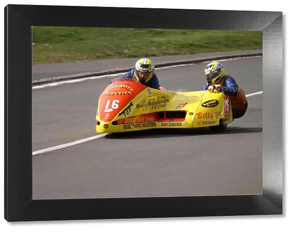 Nigel Connole & Dennis Lowther (Shelbourne Honda) 2004 Sidecar TT