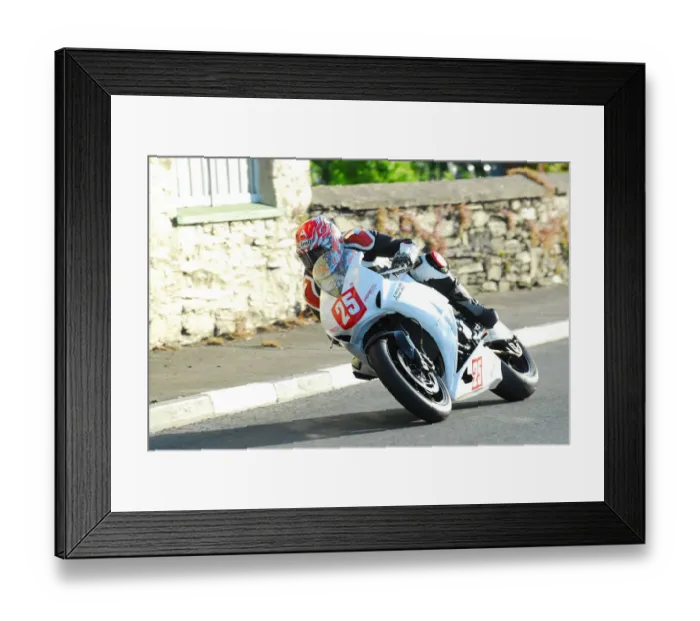 Framed Print : Gary Carswell (Suzuki) 2012 Superstock TT Framed Print : Gary Carswell (Suzuki) 2012 Superstock TT