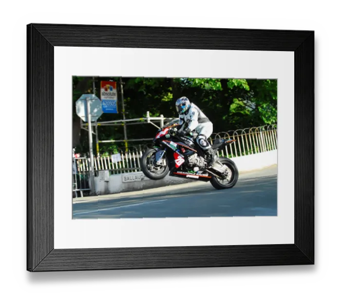 Framed Print : Ian Pattinson (BMW) 2012 Superstock TT Framed Print : Ian Pattinson (BMW) 2012 Superstock TT