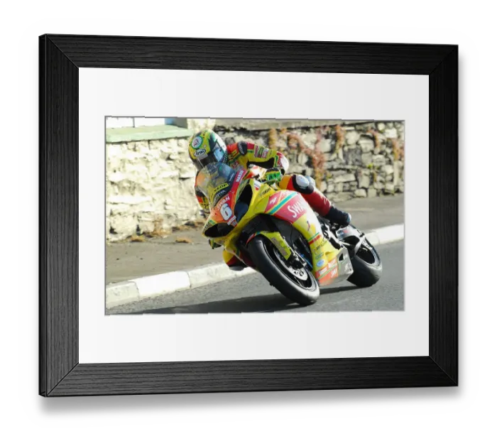 Framed Print : Ian Hutchinson (Yamaha) 2012 Superstock TT Framed Print : Ian Hutchinson (Yamaha) 2012 Superstock TT
