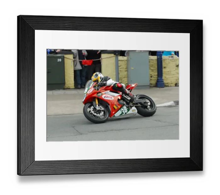 Framed Print : Dave Moffitt (Suzuki) 2012 Lightweight TT Framed Print : Dave Moffitt (Suzuki) 2012 Lightweight TT