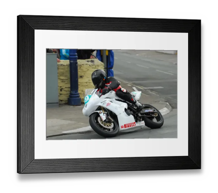 Framed Print : Wayne Axon (Suzuki) 2014 Lightweight TT