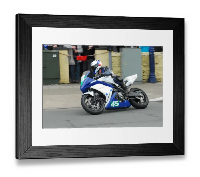 Framed Print : Eric Wilson (Suzuki) 2014 Lightweight TT Framed Print : Eric Wilson (Suzuki) 2014 Lightweight TT