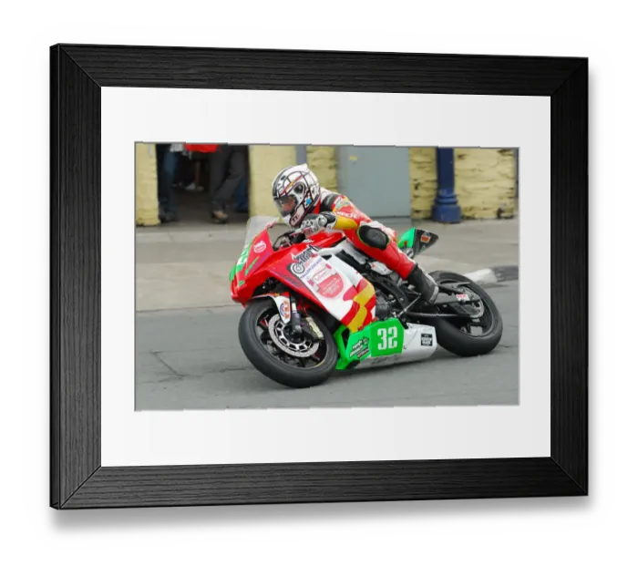 Framed Print : Antonio Maeso (Kawasaki) 2014 Lightweight TT Framed Print : Antonio Maeso (Kawasaki) 2014 Lightweight TT