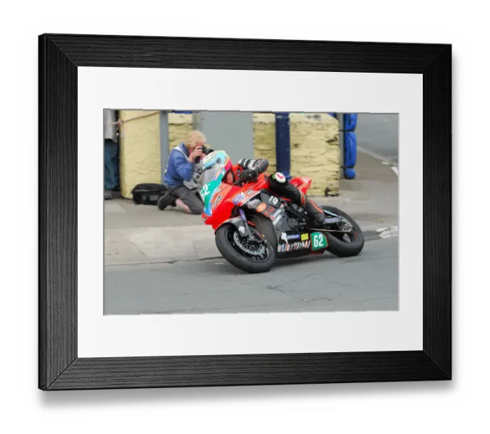 Framed Print : Jamie Hamilton (Kawasaki) 2014 Lightweight TT Framed Print : Jamie Hamilton (Kawasaki) 2014 Lightweight TT