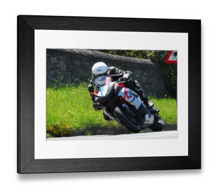 Framed Print : Shaun Anderson (Suzuki) TT 2012 Supersport TT