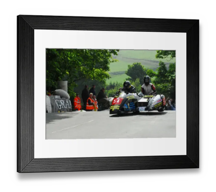Framed Print : Mark Saunders & Lee Saunders (Suzuki) 2012 Sidecar TT Framed Print : Mark Saunders & Lee Saunders (Suzuki) 2012 Sidecar TT