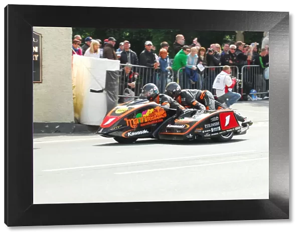 Dave Molyneux & Patrick Farrance (DMR Honda) TT 2012 Sidecar TT