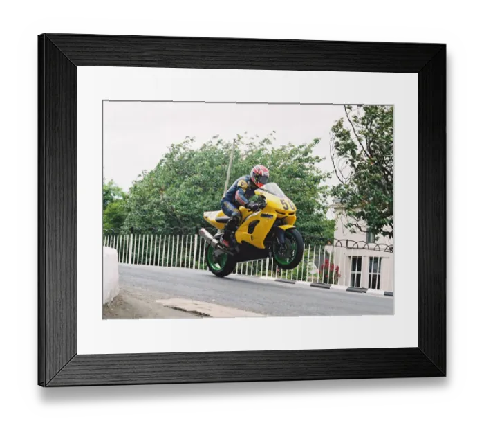 Framed Print : Paul Dobbs (Kawasaki) 2004 Senior TT Framed Print : Paul Dobbs (Kawasaki) 2004 Senior TT