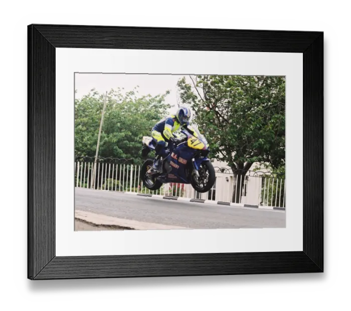 Framed Print : Alan Jackson (Honda) 2004 Senior TT Framed Print : Alan Jackson (Honda) 2004 Senior TT