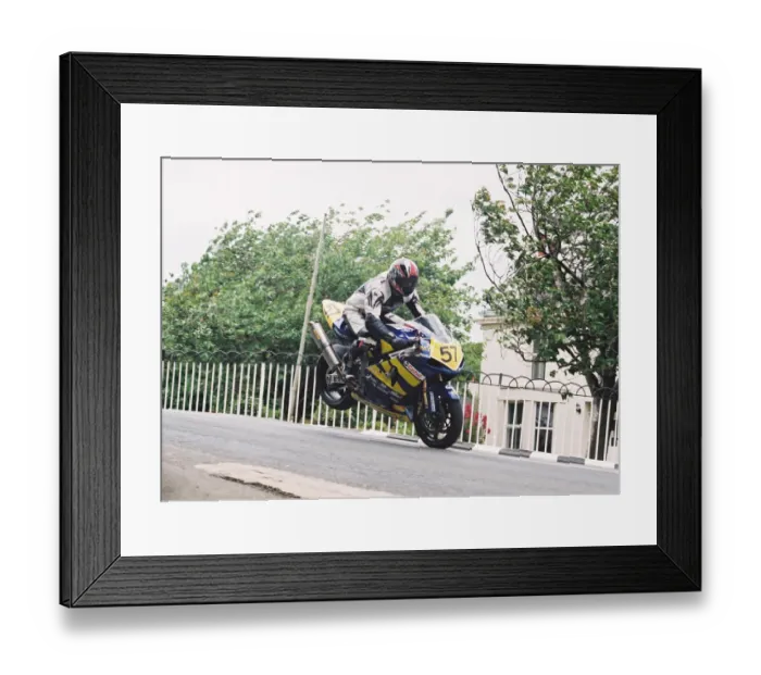 Framed Print : Toni Rechburger (Suzuki) 2004 Senior TT Framed Print : Toni Rechburger (Suzuki) 2004 Senior TT