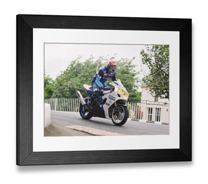 Framed Print : Patrick van Gils (Suzuki) 2004 Senior TT Framed Print : Patrick van Gils (Suzuki) 2004 Senior TT