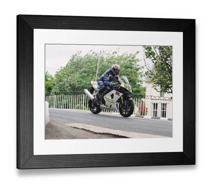 Framed Print : Andrew Jackson (Suzuki) 2004 Senior TT Framed Print : Andrew Jackson (Suzuki) 2004 Senior TT