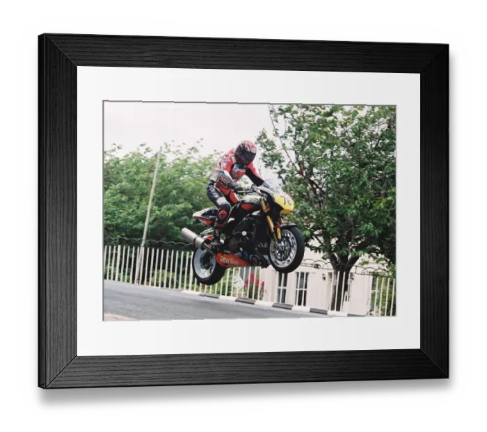 Framed Print : Giorgio Cantalupo (Aprilia) 2004 Senior TT Framed Print : Giorgio Cantalupo (Aprilia) 2004 Senior TT