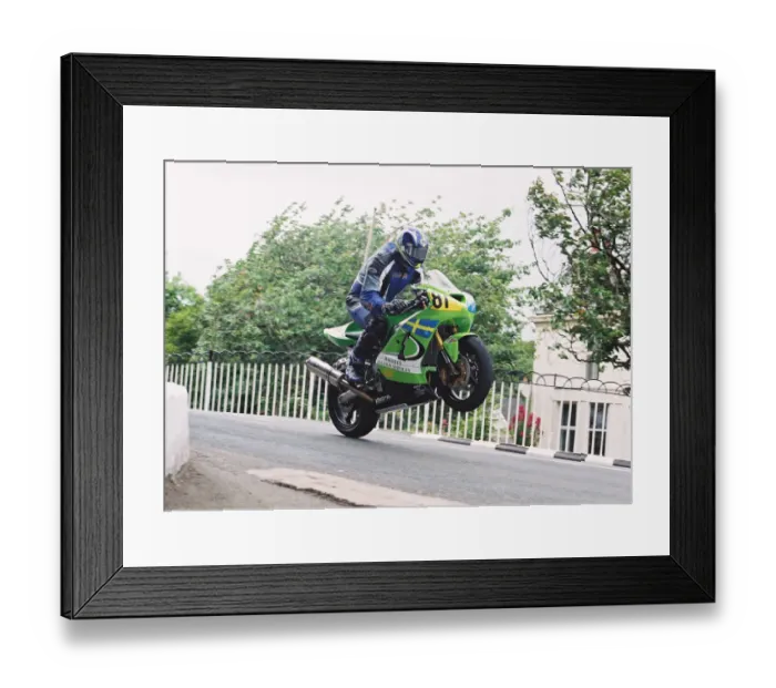 Framed Print : Martin Hamberg (Kawasaki) 2004 Senior TT Framed Print : Martin Hamberg (Kawasaki) 2004 Senior TT