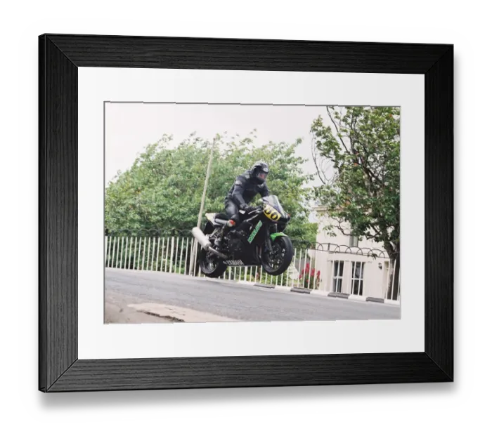 Framed Print : Scott Stewart (Yamaha) 2004 Senior TT Framed Print : Scott Stewart (Yamaha) 2004 Senior TT