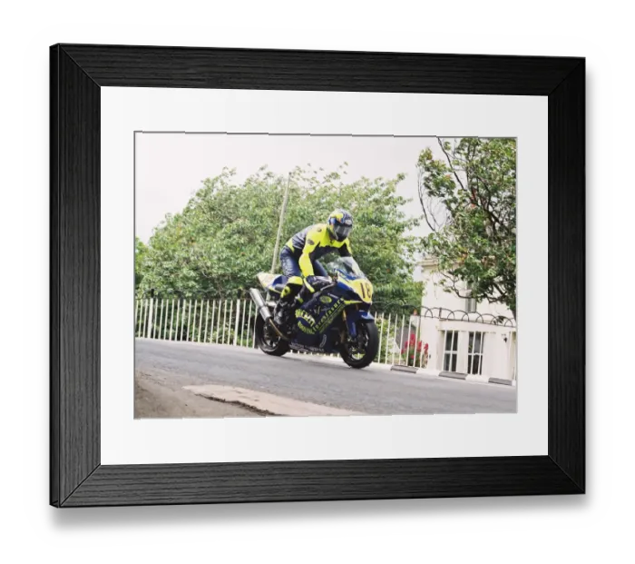 Framed Print : Paul Duckett (Suzuki) 2004 Senior TT Framed Print : Paul Duckett (Suzuki) 2004 Senior TT