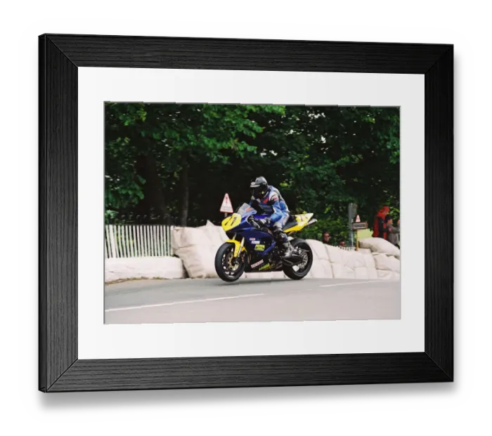 Framed Print : George Spence (Yamaha) 2004 Senior TT Framed Print : George Spence (Yamaha) 2004 Senior TT