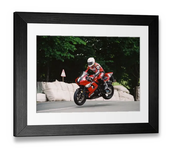 Framed Print : Jason Griffiths (Yamaha) 2004 Production 600 TT Framed Print : Jason Griffiths (Yamaha) 2004 Production 600 TT